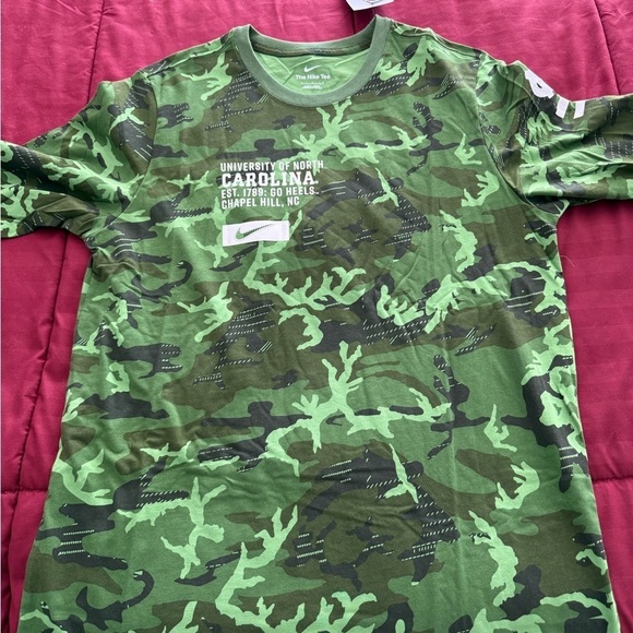 Green Camo UNC T-Shirt - Picture 1 of 5